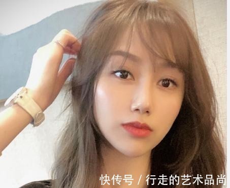 cbCBA孙悦娇妻陈露颜值高,身材好晒健身照,不愧是“第一夫人”!