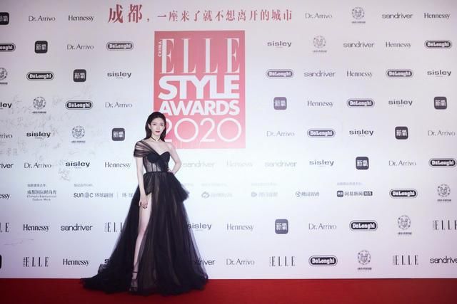 塑料|唐嫣最强红毯首亮相！和杨幂一黑一白，演绎最美“塑料姐妹花”