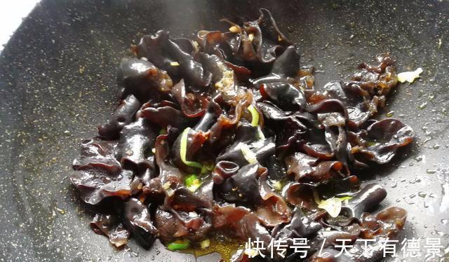 窍门|炒个木耳,噼噼啪啪,像要炸了一样,5个窍门任选1个,就能解决