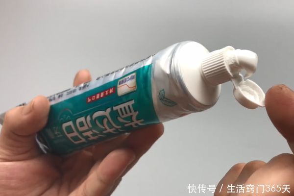 牙膏管|用了30年的牙膏,才知道往牙膏里吹一口气,一年能省下不少钱!