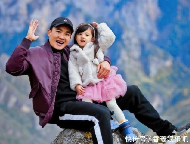 追星女孩 小泡芙女大十八变,8岁美成整容模板,和嗯哼越来越有cp感了