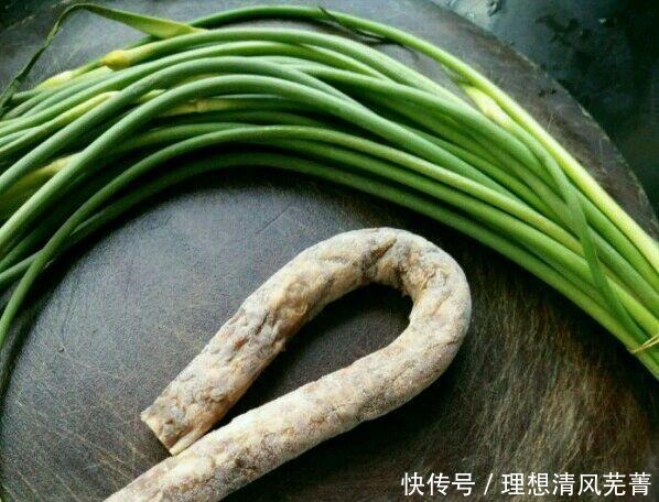  颜色|炒蒜薹时，直接炒是不对的，多加1步，炒好的蒜薹颜色翠绿味道好
