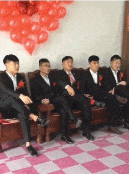 |搞笑GIF：新娘，赶快跑，我感觉你今晚上会出事，你信不信