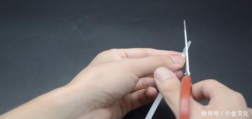 卫生间|卫生间放2根尼龙扎带,真是厉害了,一年能省不少钱,涨知识了