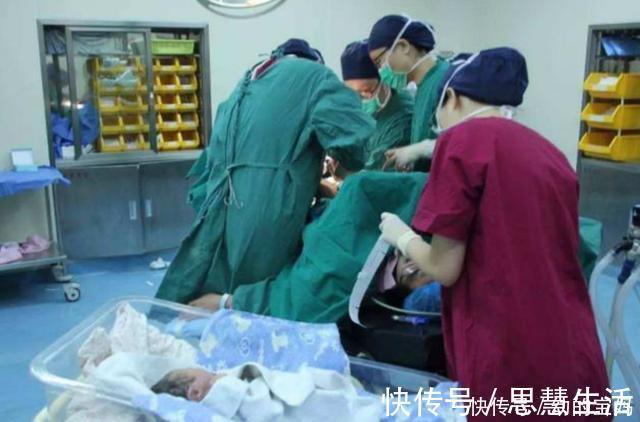 小杨|宝宝出生就对妈妈笑,医生却反手一巴掌,宝妈得知原因后连连道谢