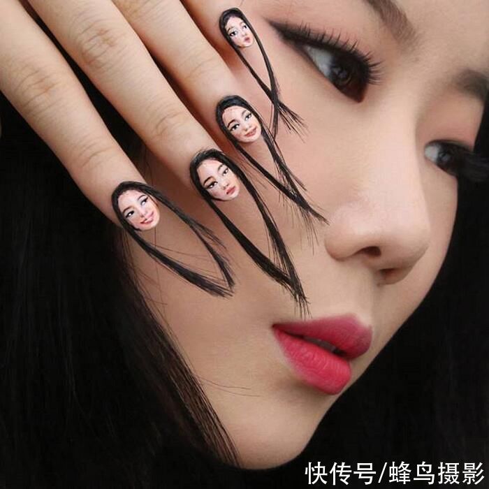 艺术家|韩国一女学生在身上画画,脸和牙齿都不放过,犹如“贞子”再现