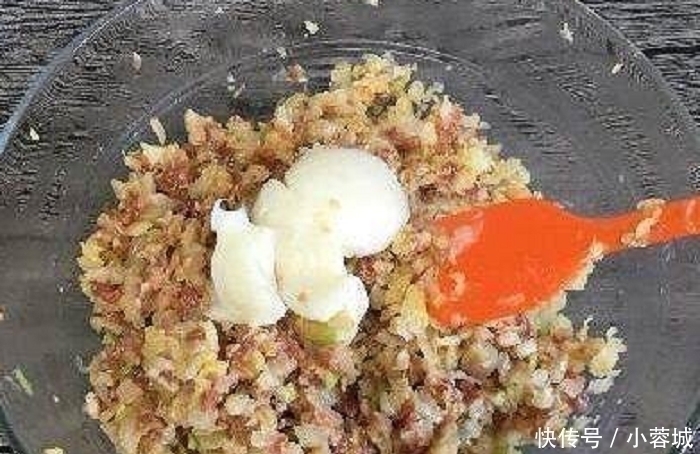 猪油|做饺子馅万万不能加食用油，换成一勺“它”，一咬一口汁，口感好