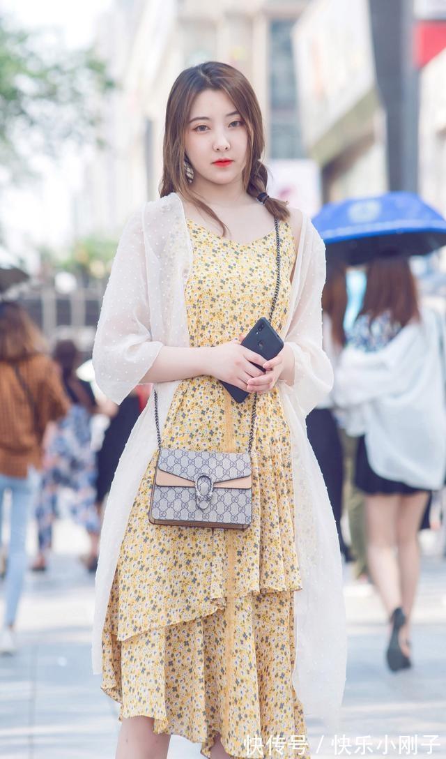 时尚 连衣裙的穿着干练不失甜美,低调又不失个性,带来独有的个人时尚气质