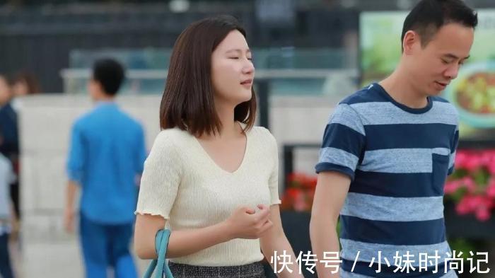 街拍 街拍:打扮简单大方的性感美少妇,优雅的气质男子好福气!