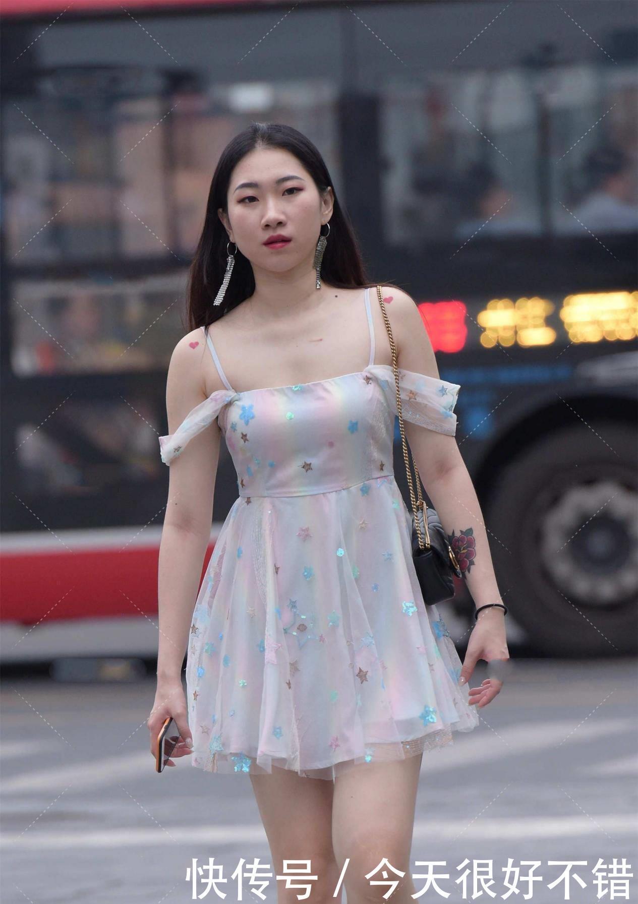仙气十足|人鱼姬炫彩连衣裙,配上网纱材质,打造仙气十足的氛围