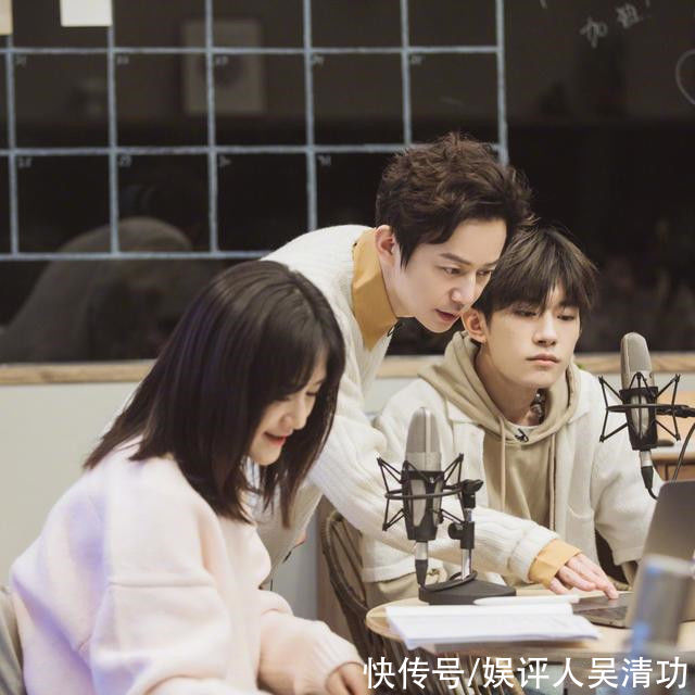 何炅和謝娜官宣回歸《朋友請聽好2》，易烊千璽被兩個男星取代