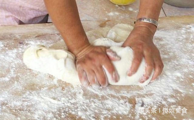 馒头|蒸馒头,直接加酵母是大错特错,教你正确做法,馒头香软好吃