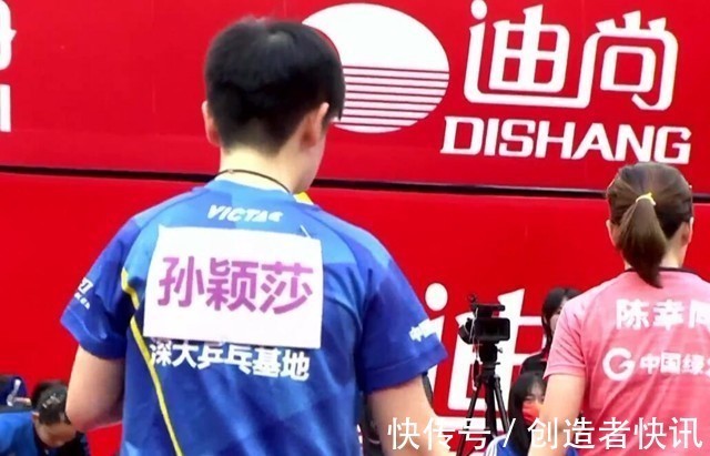 王曼昱|劉國(guó)梁見證！孫穎莎臨危救主，連扳3局逆轉(zhuǎn)，衛(wèi)冕冠軍拒絕0-2絕境