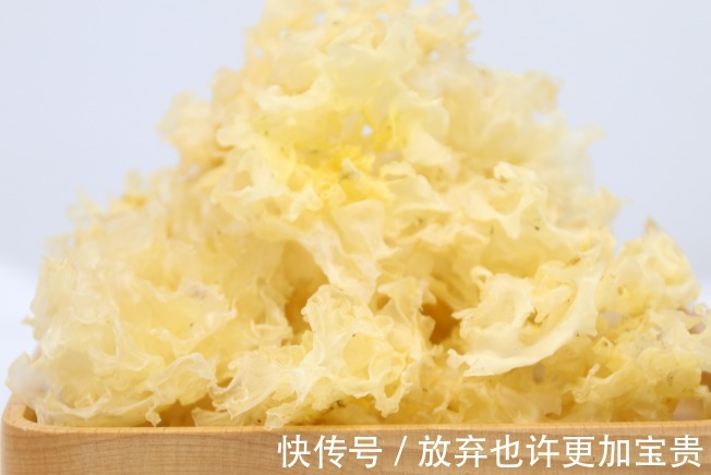 子宫|银耳和此物一起煮,排出体内湿热,子宫慢慢变好,肌肤更显年轻