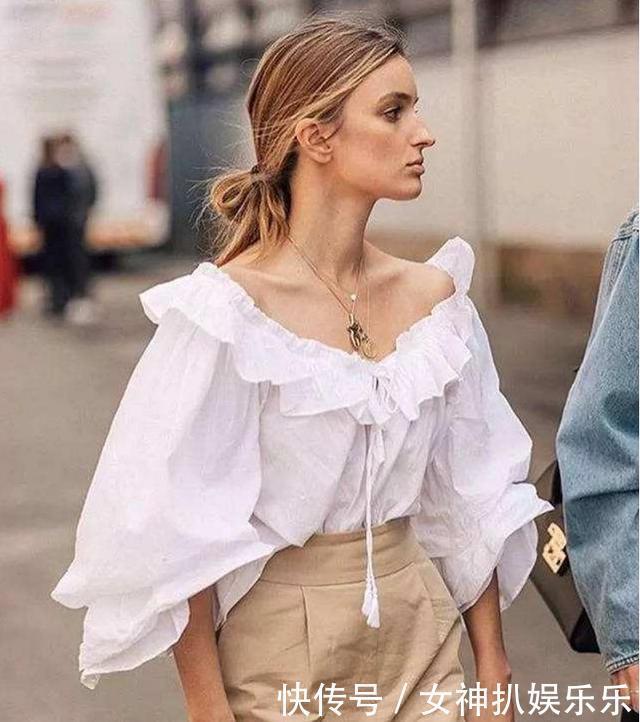 最近流行一种穿法“泡泡袖上衣+半身裙”,甜美减龄,明星都爱