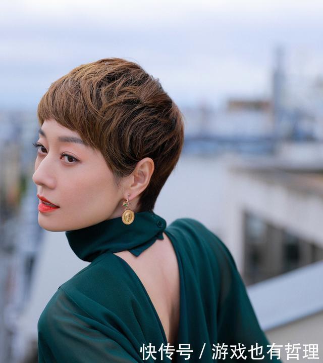 啾啾|马伊琍难得留头发，一点点长就要扎个啾啾，没短发时髦但看着年轻