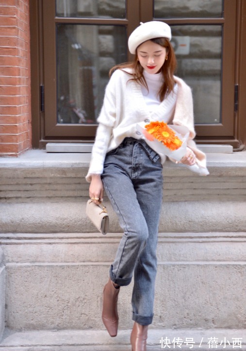 小蛮腰 开春之后穿什么才时髦?推荐“毛衣+牛仔裤”,百搭耐看不挑人