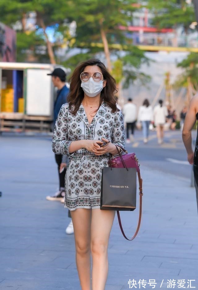 时尚 随性自然的打底裤穿搭富有时尚感,显身材又耐看,高级优雅!