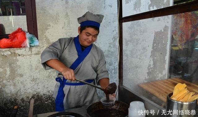 “人无笑脸休开店”,真理实际都藏后一句,道出先辈经商秘诀