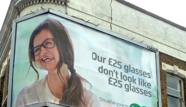 婚纱$31个“奇葩”的沙雕设计,设计师怕是脑袋进水了吧