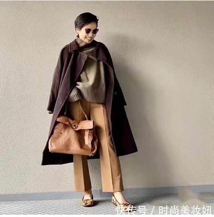 大妈 这才是60岁冬季该有的穿搭,保暖不说还很洋气,大妈们该学一学