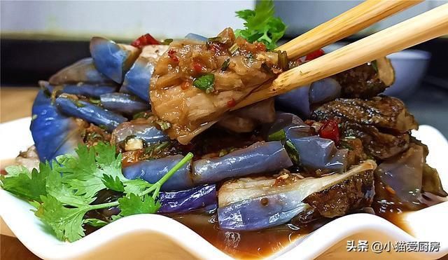 腌茄子|夏天正是吃茄子的时候，把它做成小腌菜，特好吃，放一年都不坏