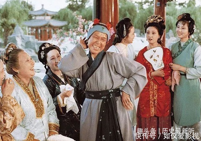 荣府|《红楼梦》刘姥姥表面迎合贾家奢华，其实早已看出荣府败落的迹象