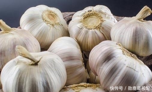 个妙|冬天如何保存大蒜,才不容易发芽试试2个妙招,耐储存,不易坏