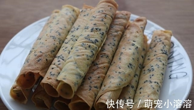 蛋卷不要买了,不要蛋卷机,只要平底锅就能做,又香又脆超美味