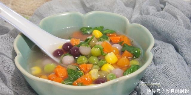 40岁大姐一人轻食晚餐,走红朋友圈,网友真自律,难怪这么漂亮