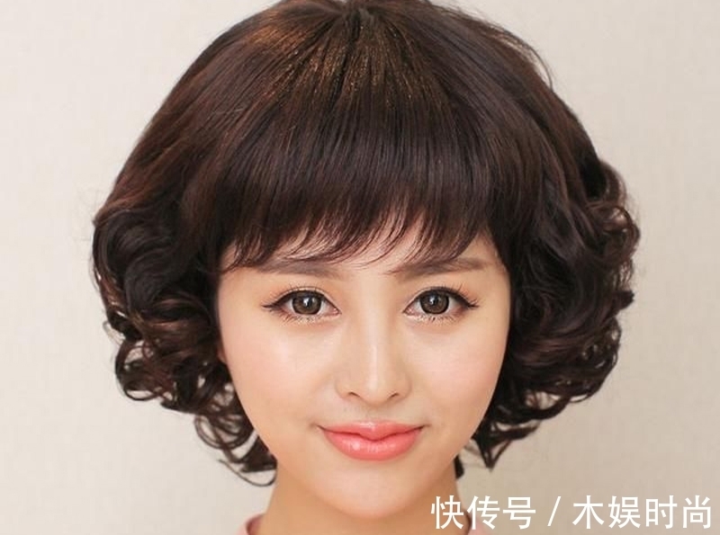 刘海|女人过了40,别留这3款“大妈”发型,拉低颜值,土气又显老!
