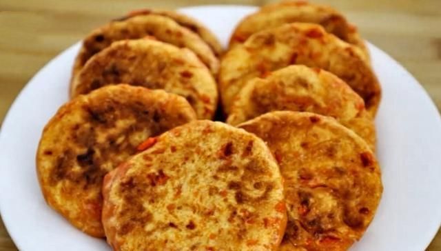  胡萝卜|胡萝卜饼最好吃的做法，牢记2个技巧，上锅一烙，香甜又暄软