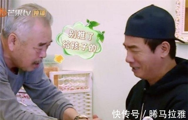 “爸爸去哪儿”陈小春让儿子递钱用双手,强调三遍!自我修养获赞