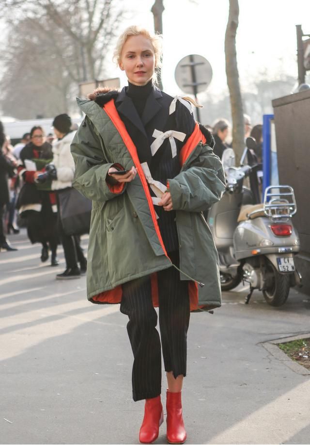  张扬|中年女人别总穿羽绒服，今年流行派克大衣，简约时尚不张扬