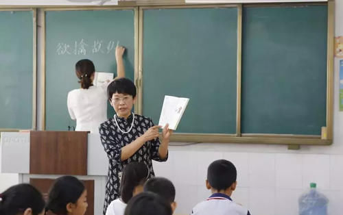 小学老师：两周学完语文教材，靠“海量阅读”，语文成绩反而更好