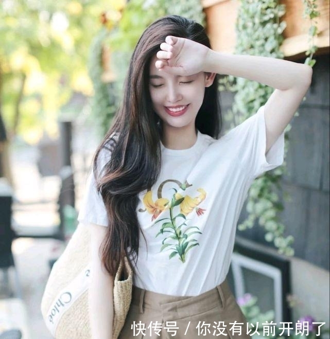 宽松|怎么穿搭才能成为精致的女人？简约休闲风就很高级，值得细细品味