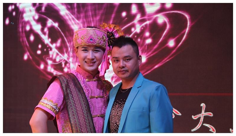 独家专访孔雀哥哥：没有名气但也希望得到大家尊重！