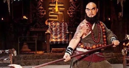 差老远|鲁智深杀死镇关西后，就因为通缉令上多一个字，无一人报官