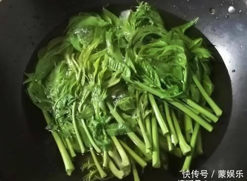 香椿炒鸡蛋,先炒香椿还是先炒蛋都错了,难怪口感不鲜美软嫩