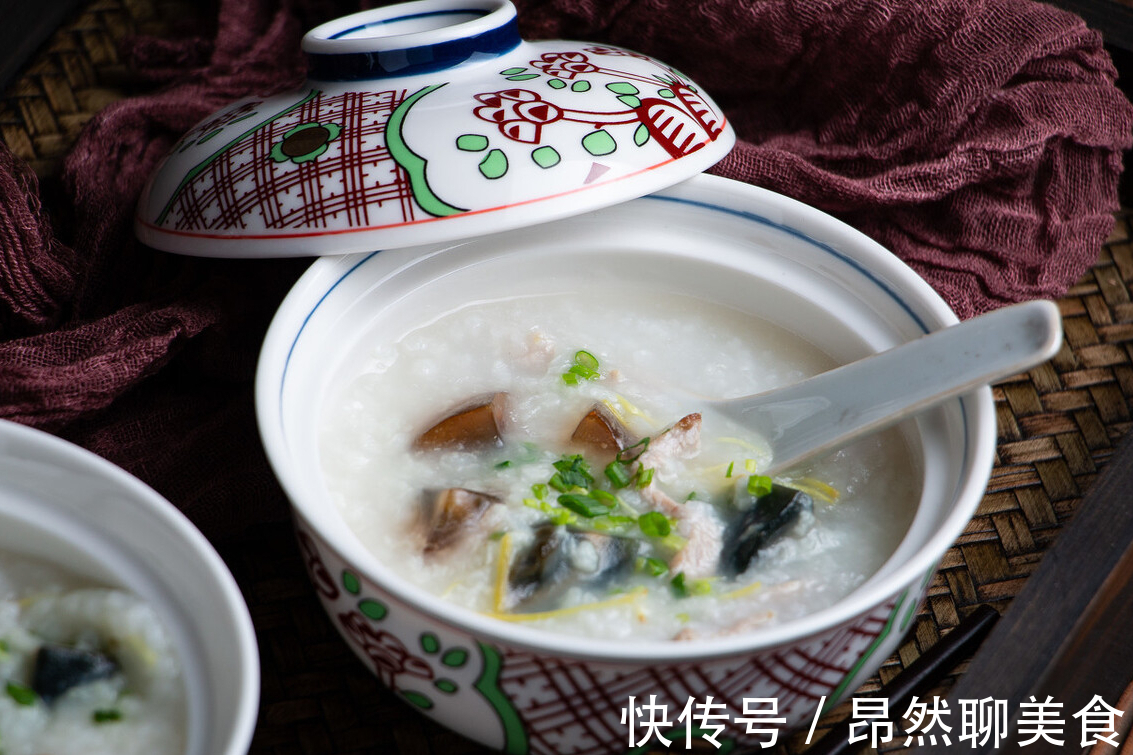 白粥|做皮蛋瘦肉粥有窍门，大厨教你一招，鲜美绵滑很浓稠，皮蛋没腥味