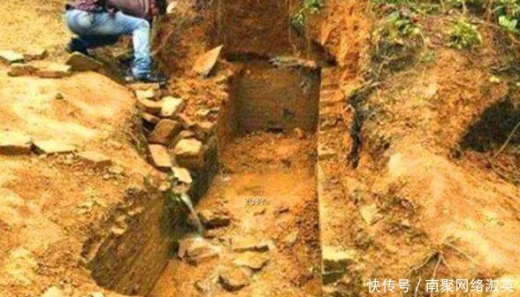 湖北一农户祖坟冒出青烟,专家赶来勘察后,