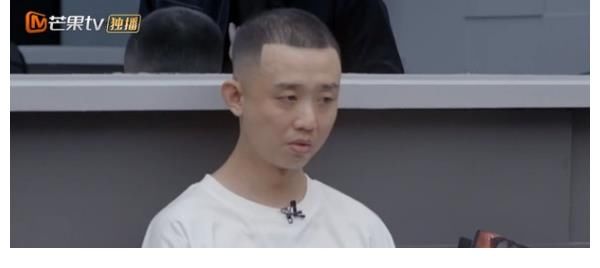 披荆斩棘的哥哥|披荆斩棘的哥哥陈小春承诺一世不离婚 水舞台再现舞蹈实力