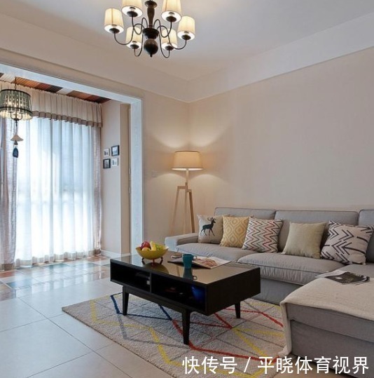 沙发|机智媳妇不做吊顶,放弃背景墙,玄关阳台一点也不浪费,太漂亮了