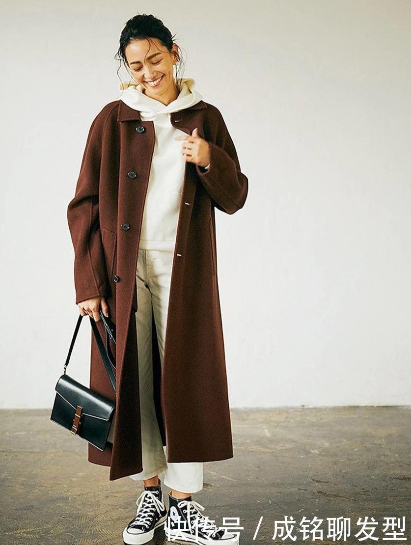 大衣|今年冬天“大衣+帆布鞋”火了,减龄休闲不挑人,时尚舒适又百搭