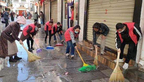 国庆期间 拉萨绕赛社区持续开展背街小巷治理工作