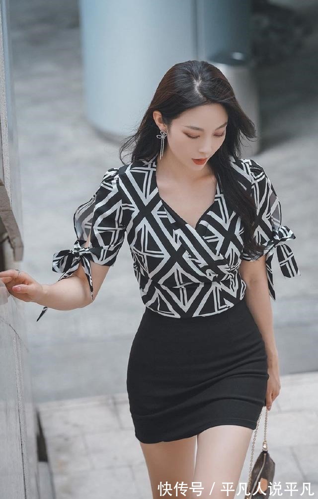 一字带凉鞋 衬衫、包臀裙+一字带凉鞋,职业女性这样穿,清凉感十足又有气质!