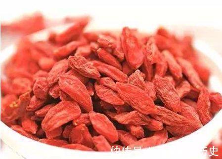 绿茶|医生告诫用枸杞泡水喝，谨记“三不要”，要不喝了也是白喝！