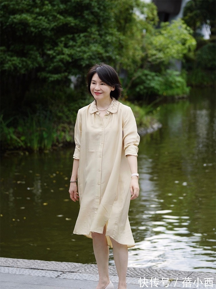 颜色|女人过了40岁尽量少穿花俏衣服,试试这些极简衬衫,时髦显气质