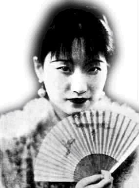 徐志摩|徐志摩离世后,陆小曼被追求者供养,过着锦衣玉食的生活