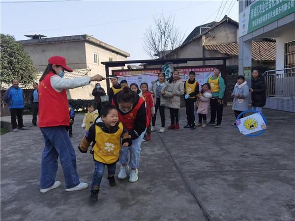 暖冬行?爱传递――新城幼儿园深入开展“万名教师进万家”活动